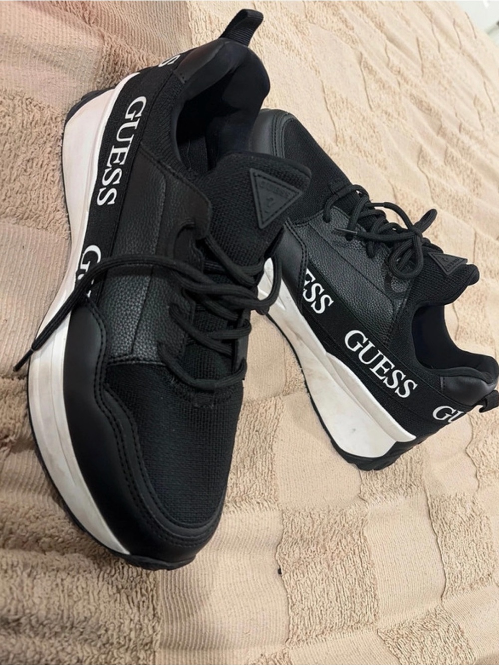 GUESS Women’s sneakers
